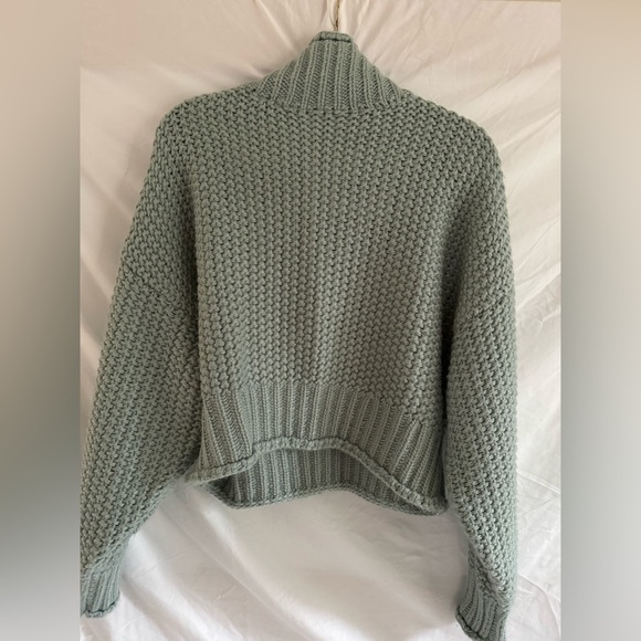 Mock neck chunky knit sweater. - Picture 2 of 3